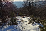 64 Seguiamo la traccia pestando neve scendendo dal crinale sud